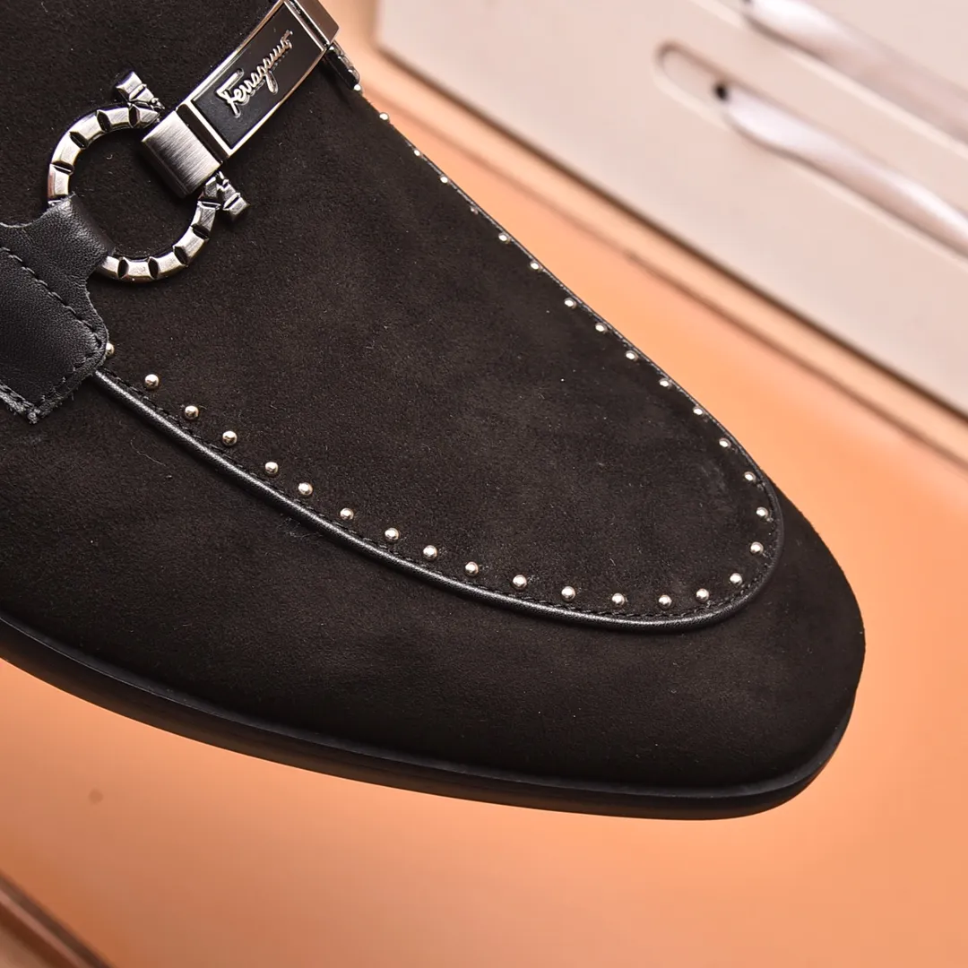 Men's shoes 💰540📛📛(water-dyed cowhide) Salvatore Ferragamo high-end (Salvatore Ferragamo) is the world's top luxury footwear brand. It comes from the fashion kingdom of Italy and is famous all over the world for its traditional handmade design and novel styles...🚶🏻🚶🏻New suit shoes are available simultaneously at the counter. This model is purely handmade. The fabric is imported from Italy's original first-layer cowhide. Soft water-dyed cowhide lining. Original authentic outsole🌀🌀Size: 38➖45